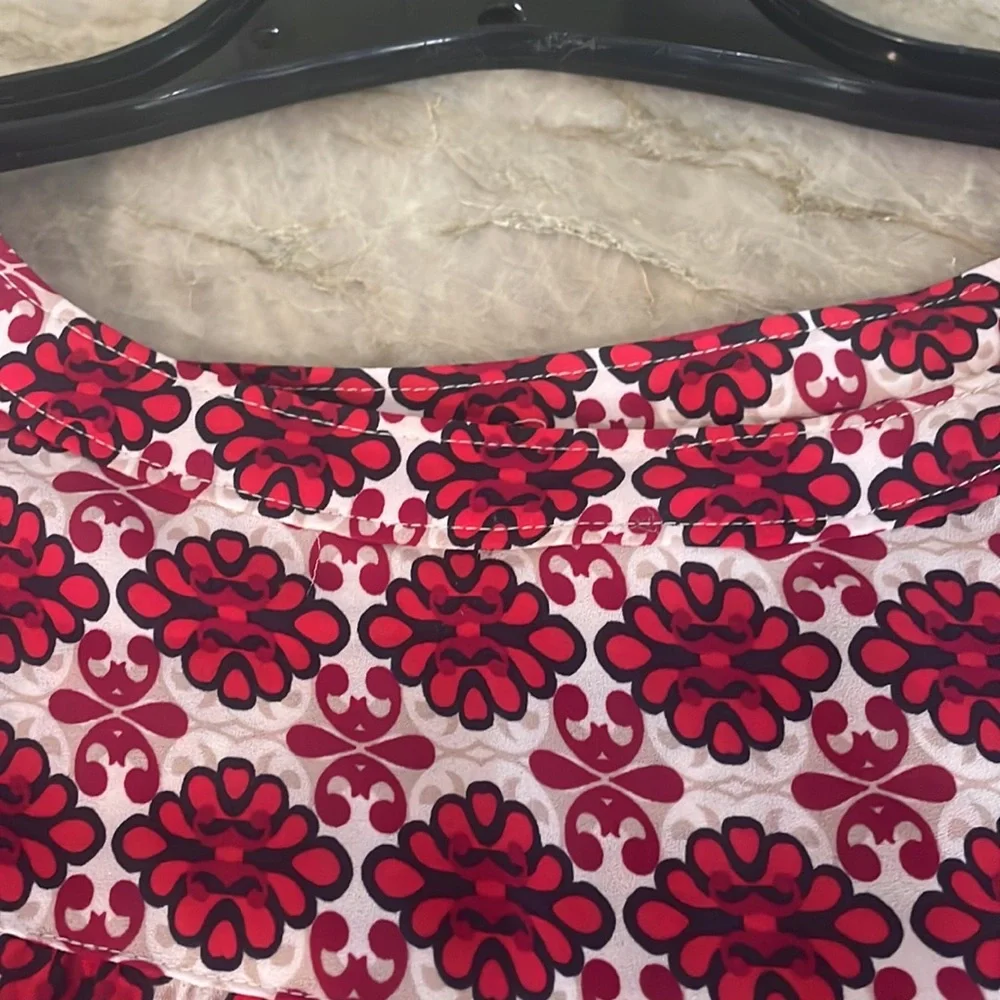 Loft red and navy blouse Medium petite - Picture 7 of 7